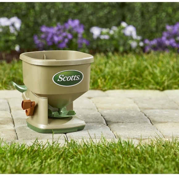 Scotts Whirl Hand-Powered Spreader - Picture 7 of 9